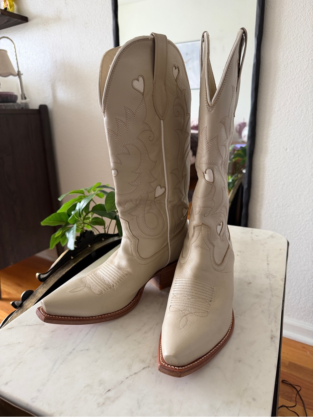 Tecovas Annie heart boots